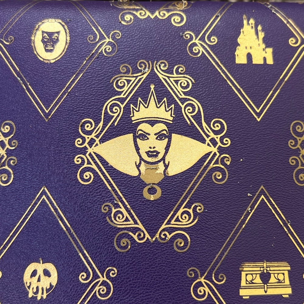 Bath & Body Works Disney Villians Evil Queen Cosmetic Bag - Picture 3 of 7